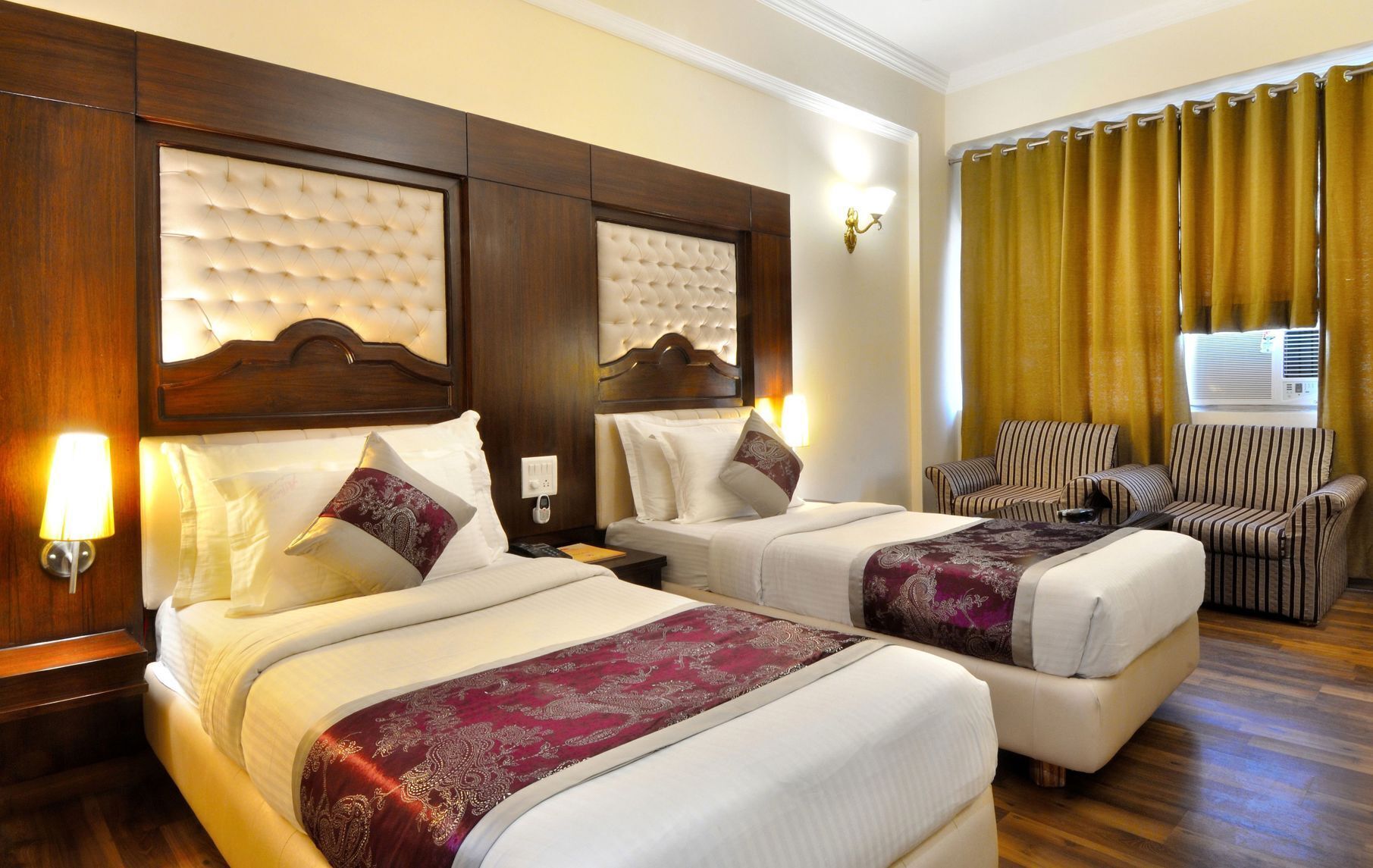 Ropa de cama de alta calidad y minibar 