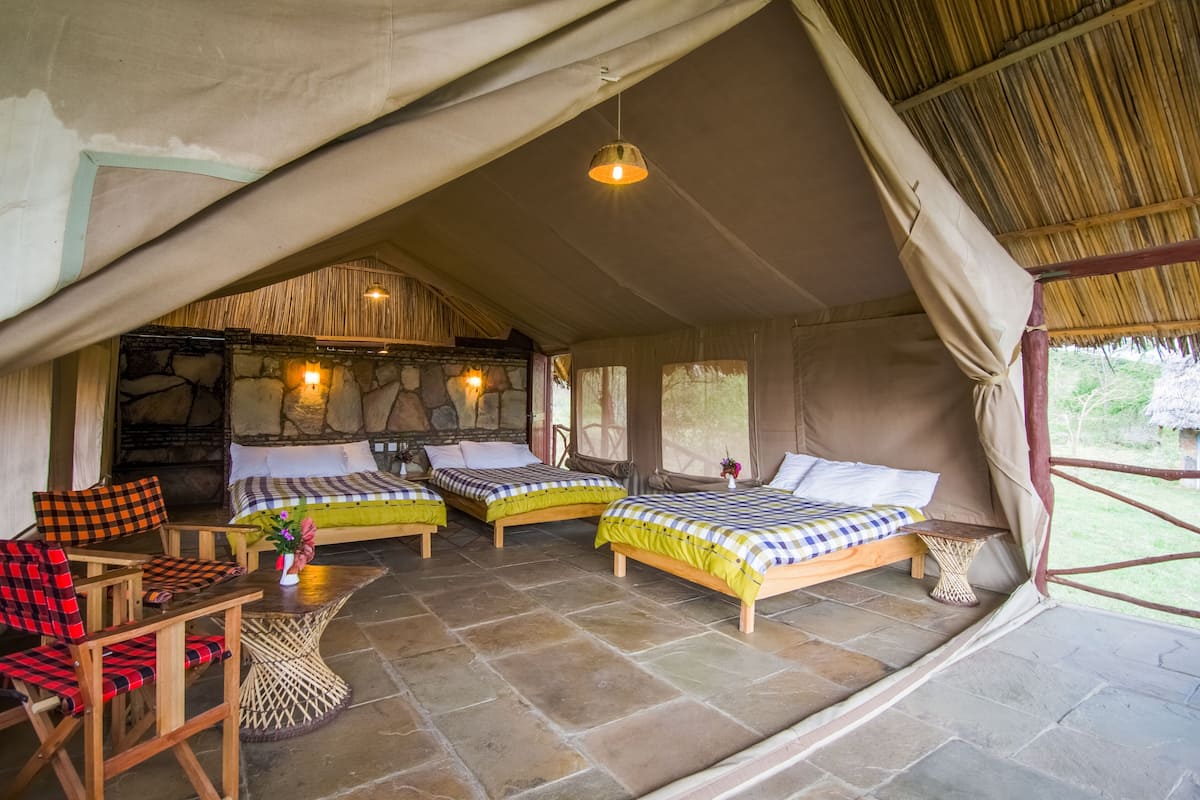 Standard Triple Room | In-room safe, desk, bed sheets, wheelchair access