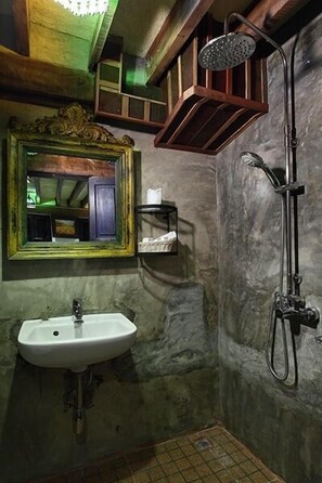 Shower, free toiletries, hair dryer - Nai Boutique House (Chiang Mai)