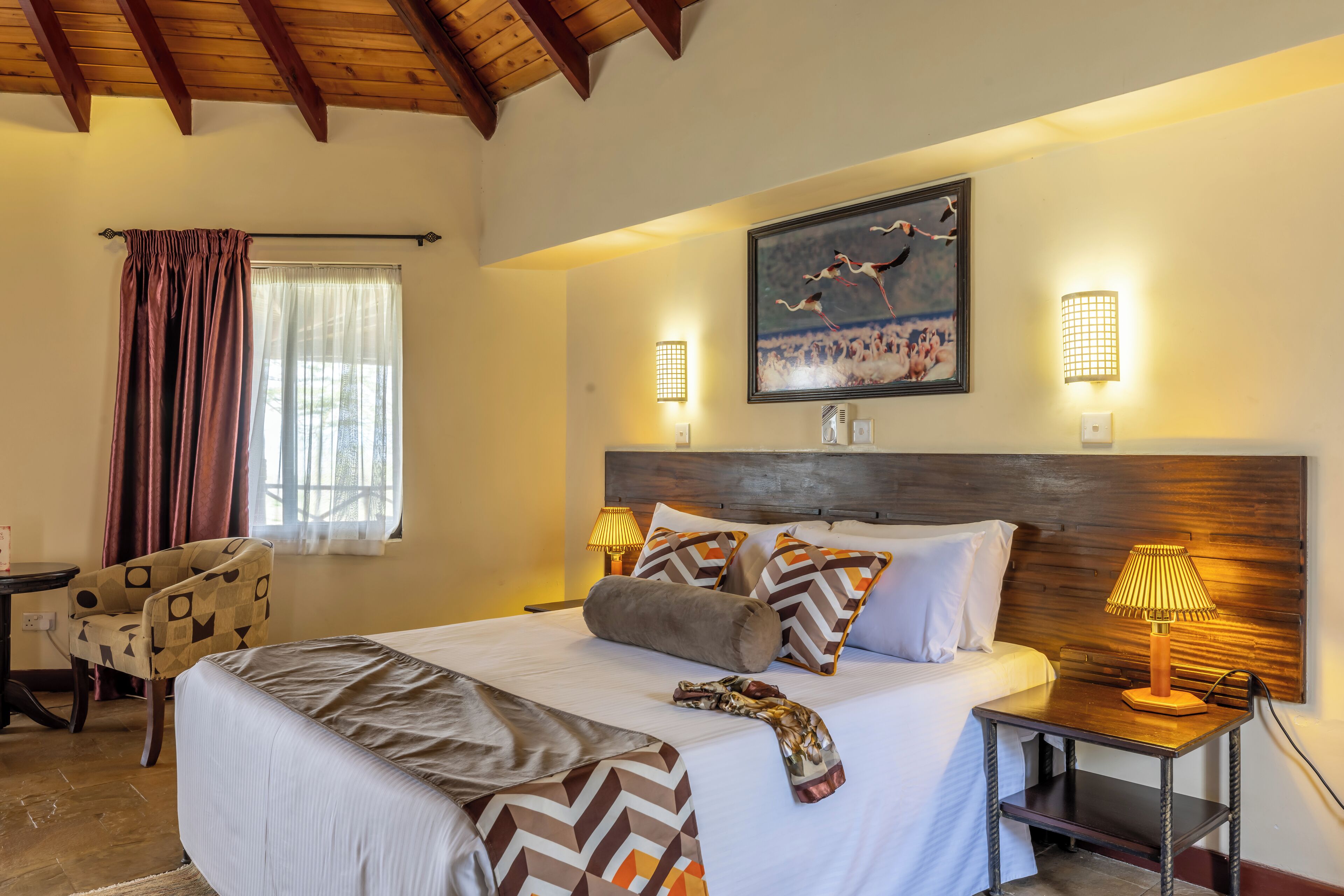 In-room safe, desk, bed sheets