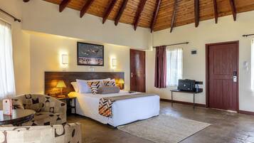 In-room safe, desk, bed sheets