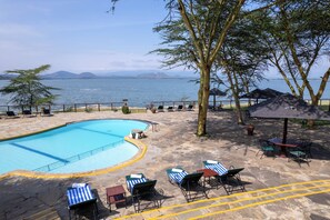 Outdoor pool - Sentrim Elementaita Lodge (Gilgil)