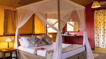 Superior Double or Twin Room | In-room safe, desk, bed sheets