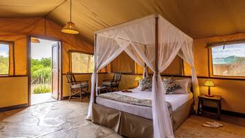 Superior Double or Twin Room | In-room safe, desk, bed sheets