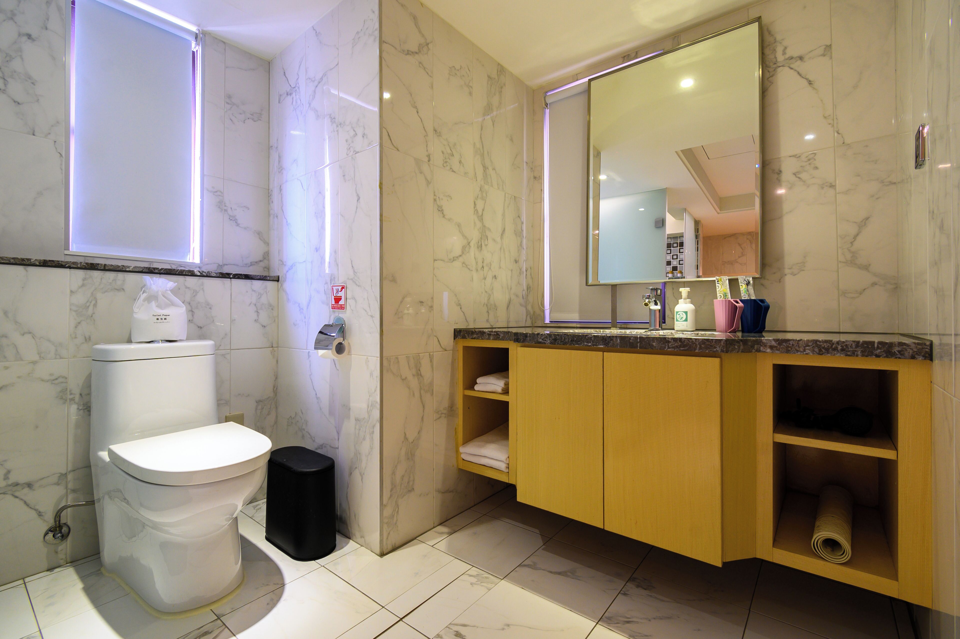 king room with bath | bathroom | hair dryer, towels, shampoo, toilet paper