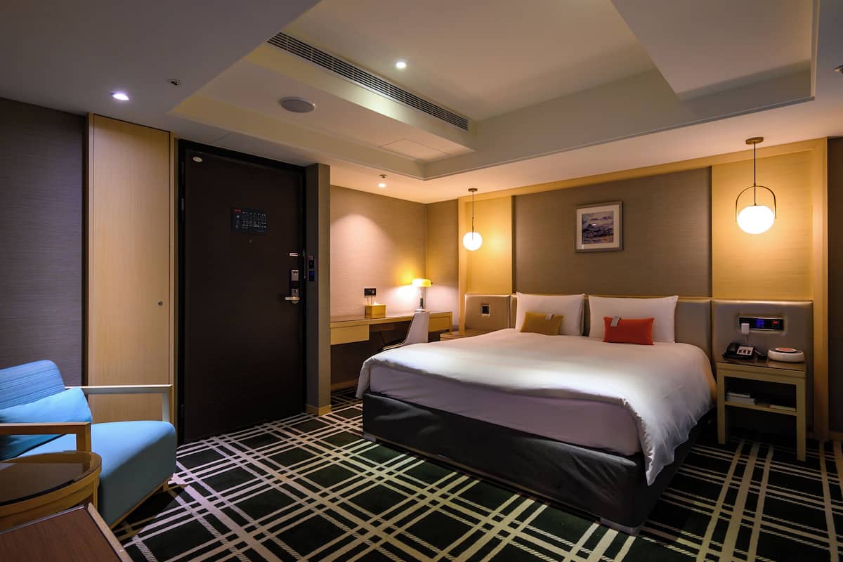 Superior-Doppelzimmer, 1 Queen-Bett | Daunenbettdecken, Zimmersafe, Schreibtisch, kostenloses WLAN