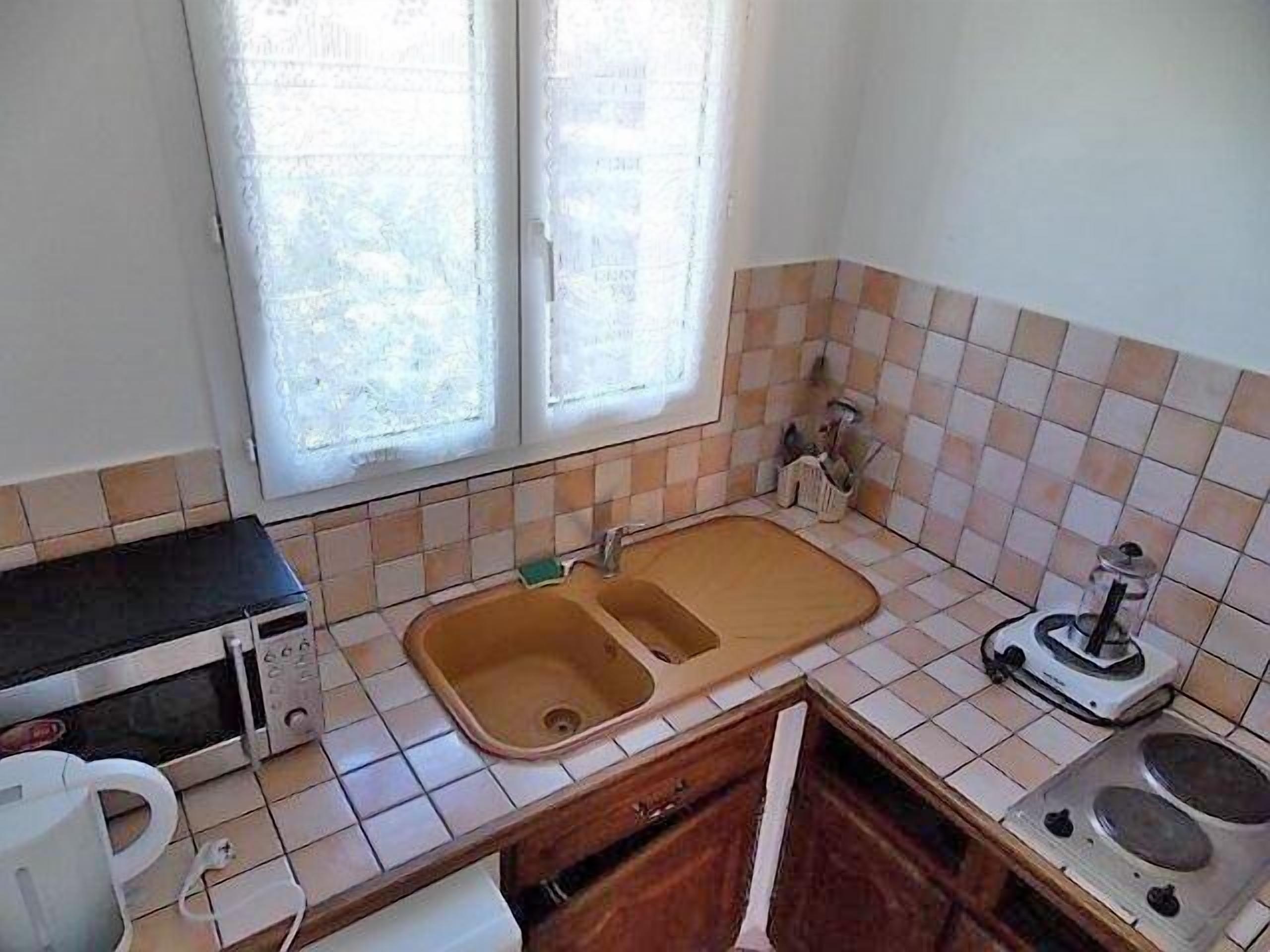 classic studio suite (2 personnes type a mazet n 50) | private kitchenette | microwave, stovetop, coffee/tea maker, electric kettle