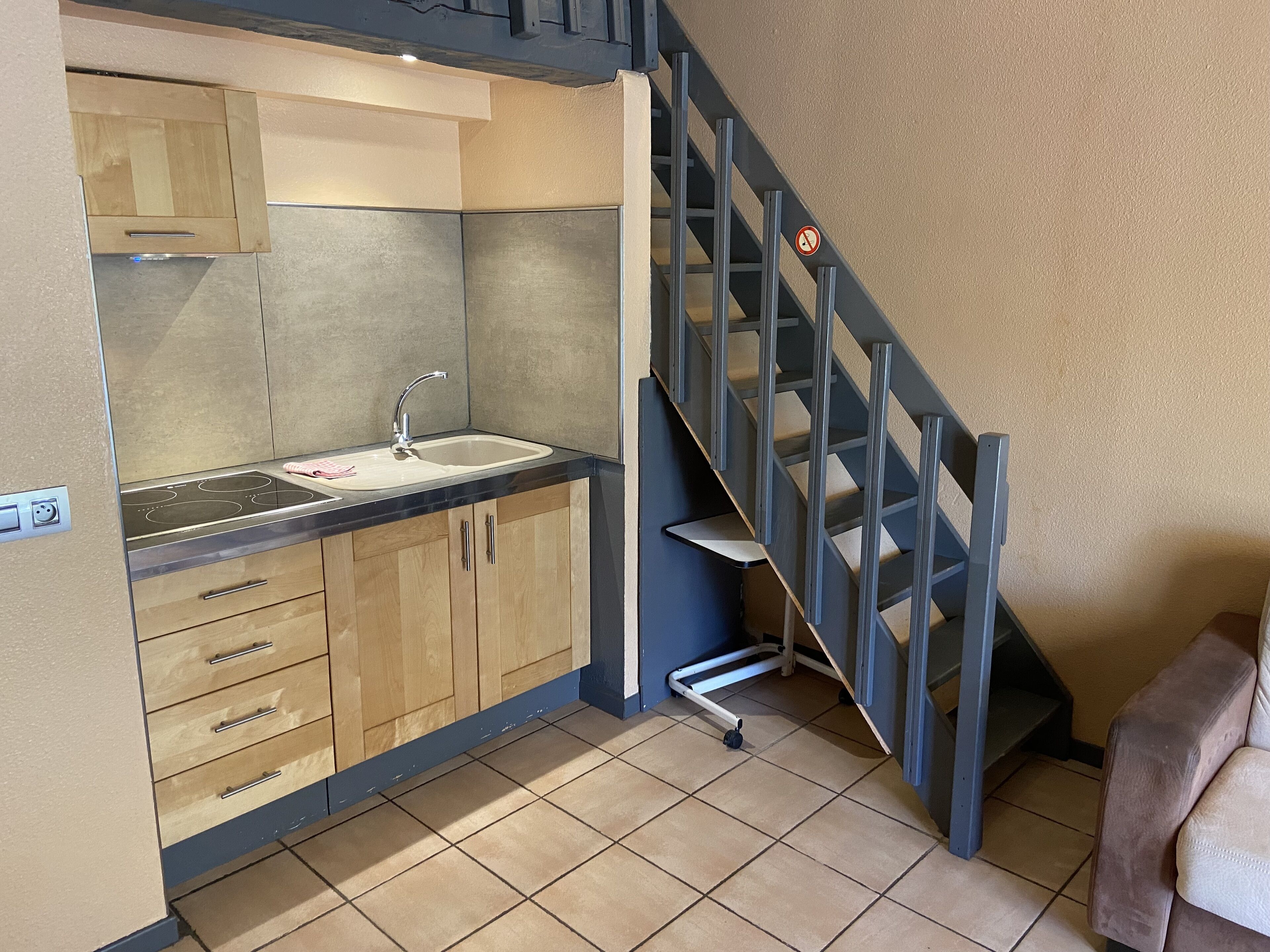 gîte duplex (6 personnes) type c mazet 21 | private kitchen | microwave, stovetop, coffee/tea maker, electric kettle