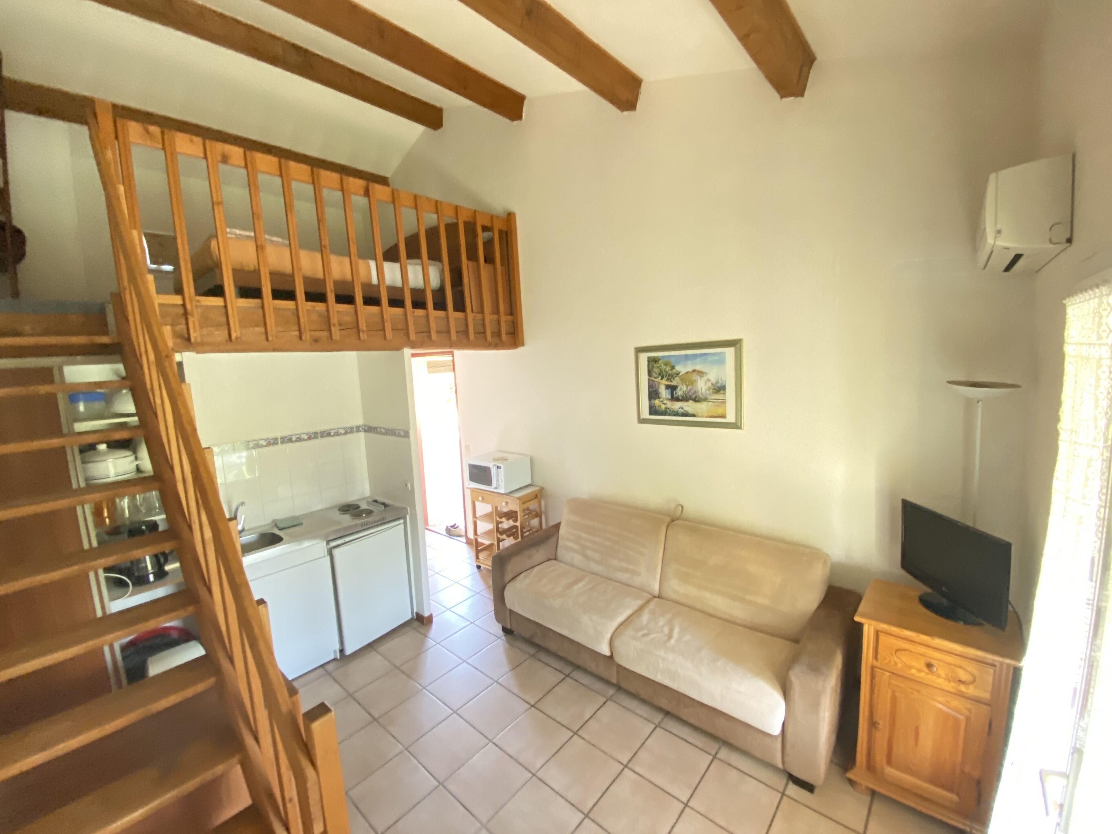 microwave, stovetop, coffee/tea maker, electric kettle