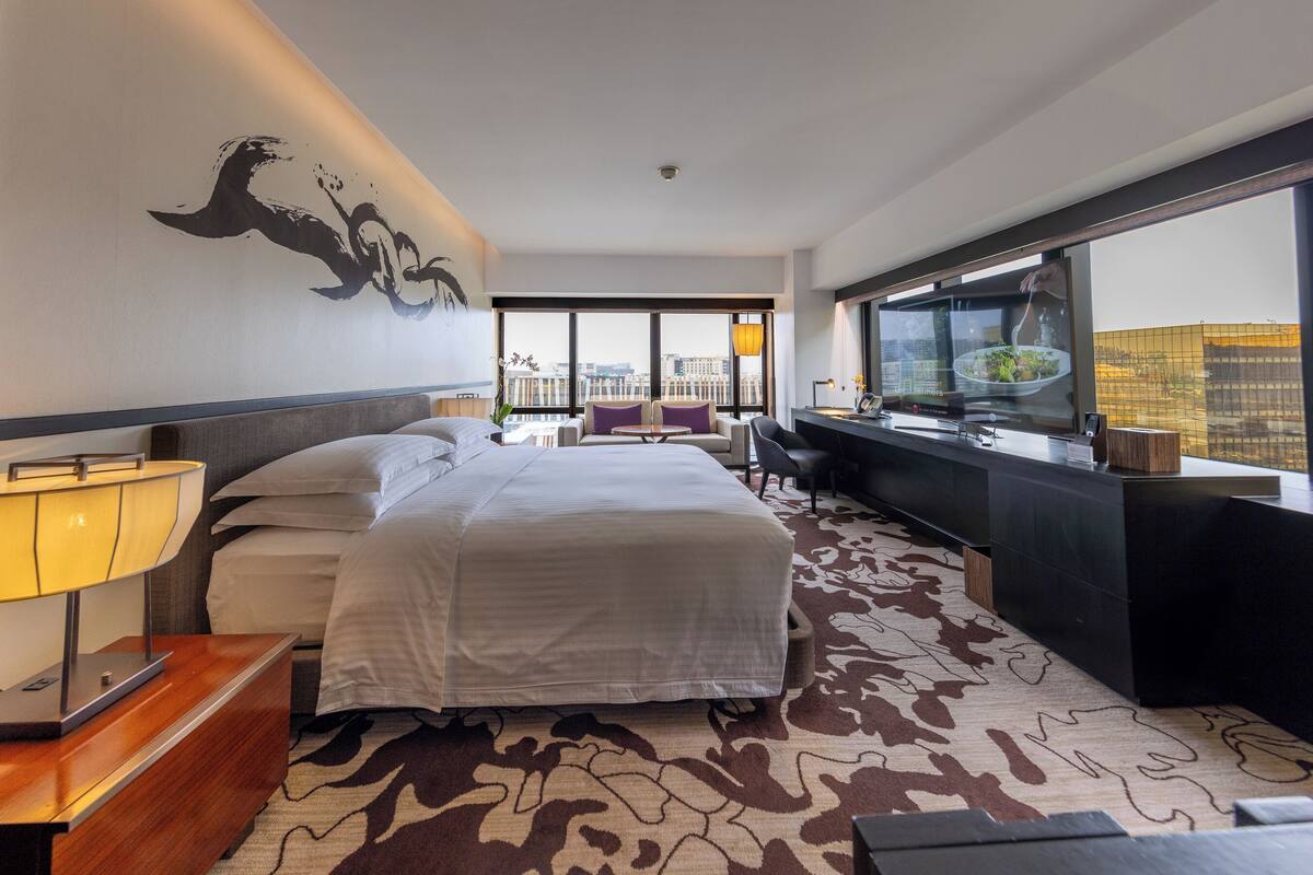 Ropa de cama de alta calidad y minibar con artículos gratuitos