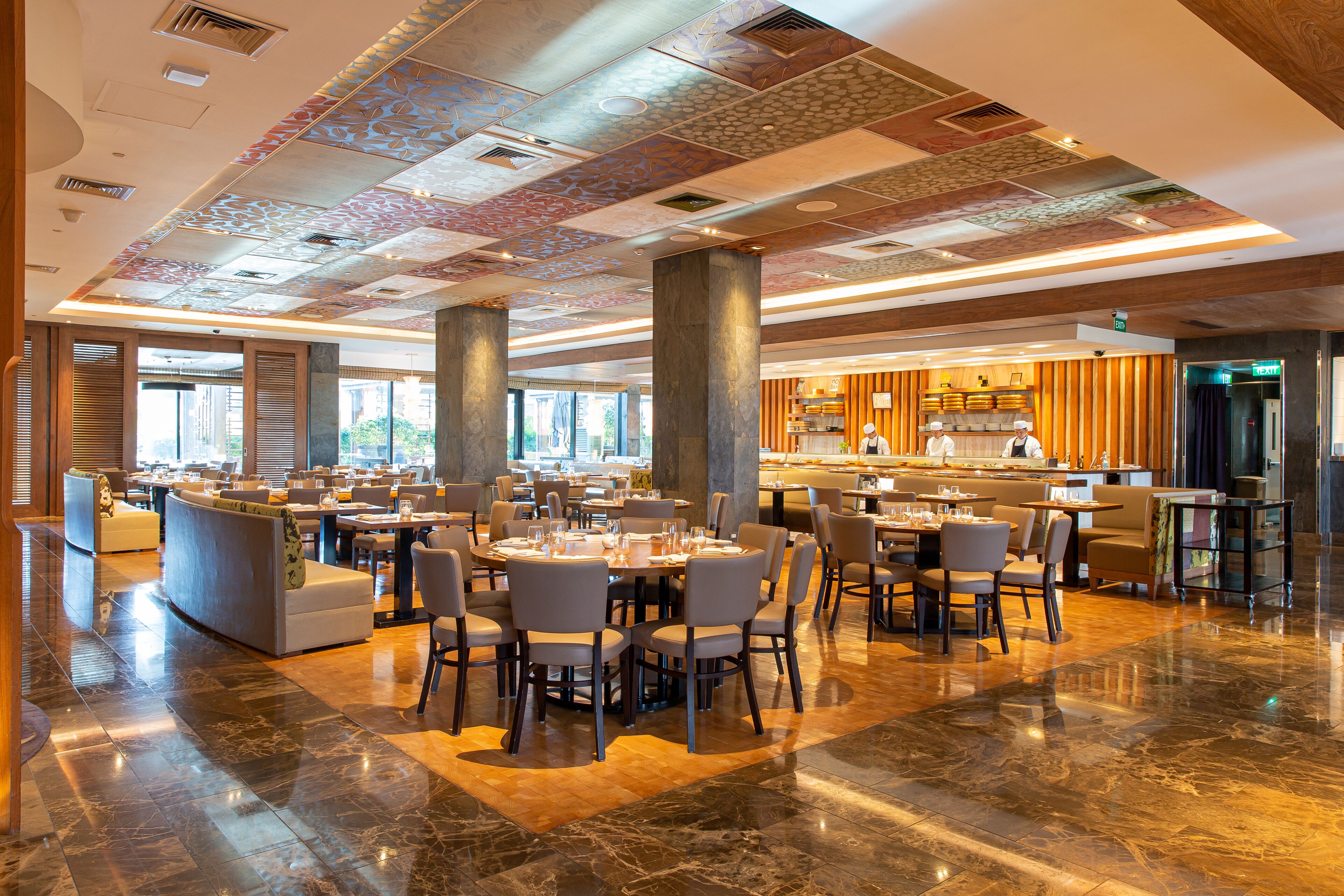 6 restaurantes; se sirve desayuno y cena; cocina japonesa