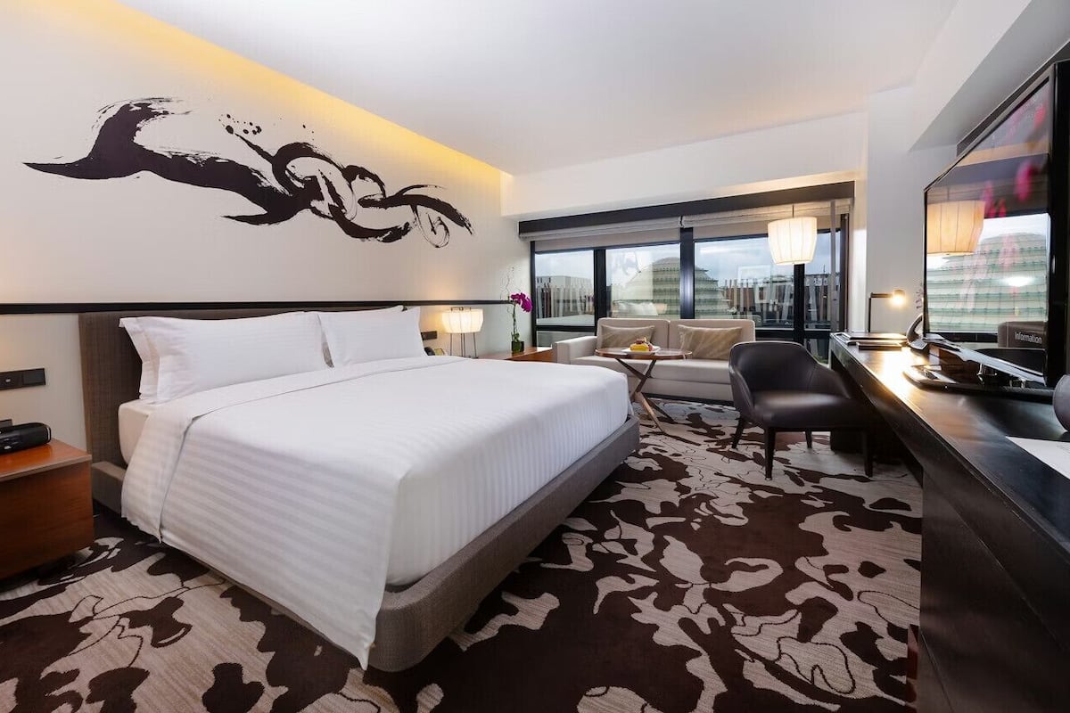 Ropa de cama de alta calidad y minibar con artículos gratuitos