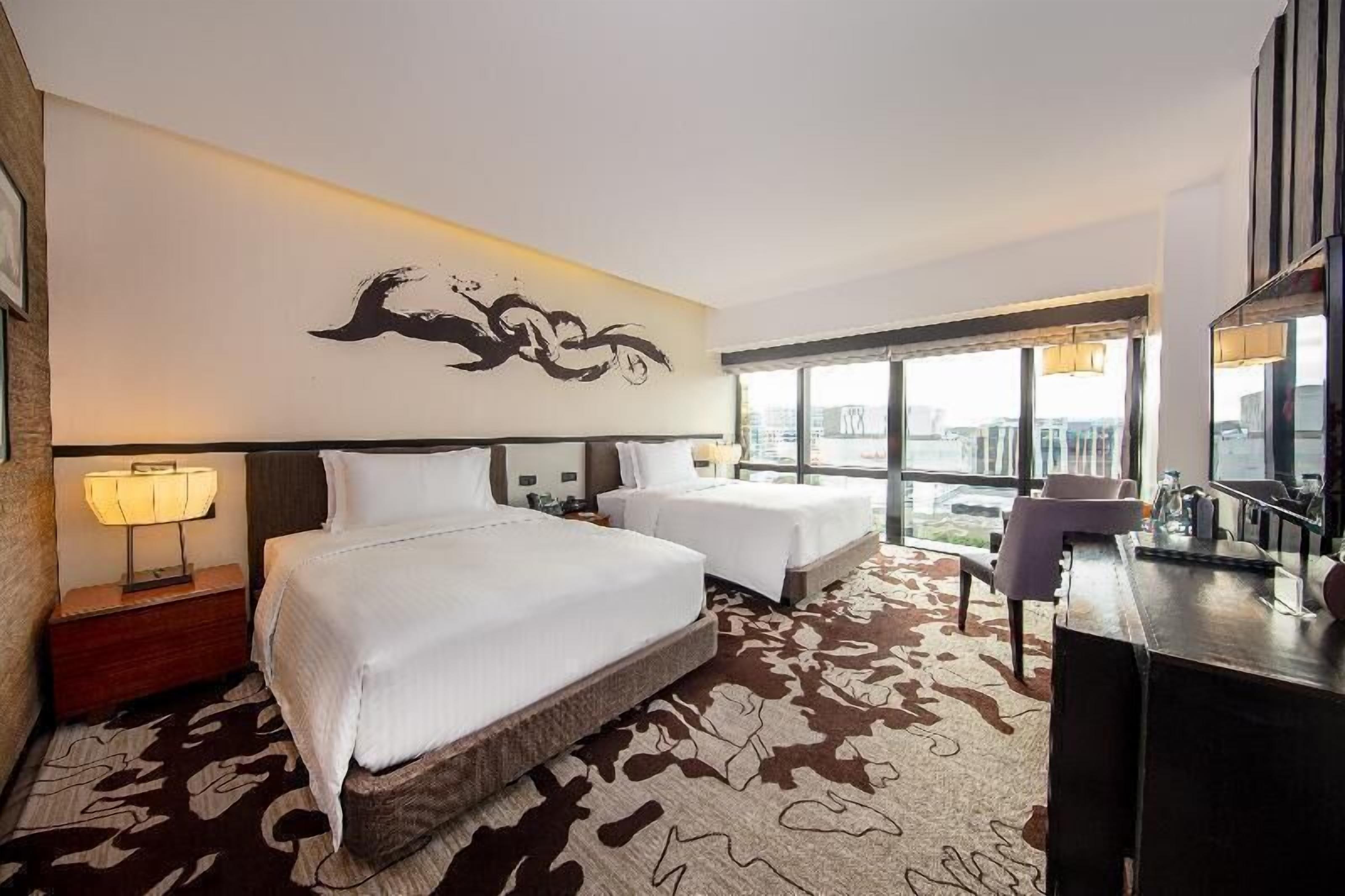 Premium bedding, free minibar, in-room safe, desk