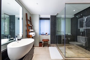 Designer toiletries, hair dryer, bathrobes, slippers - City of Dreams - Nobu Hotel Manila (Parañaque)