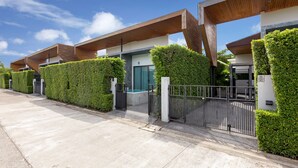 Unclassified image, 3 of 30, button - The 8 Pool Villa (Chalong)