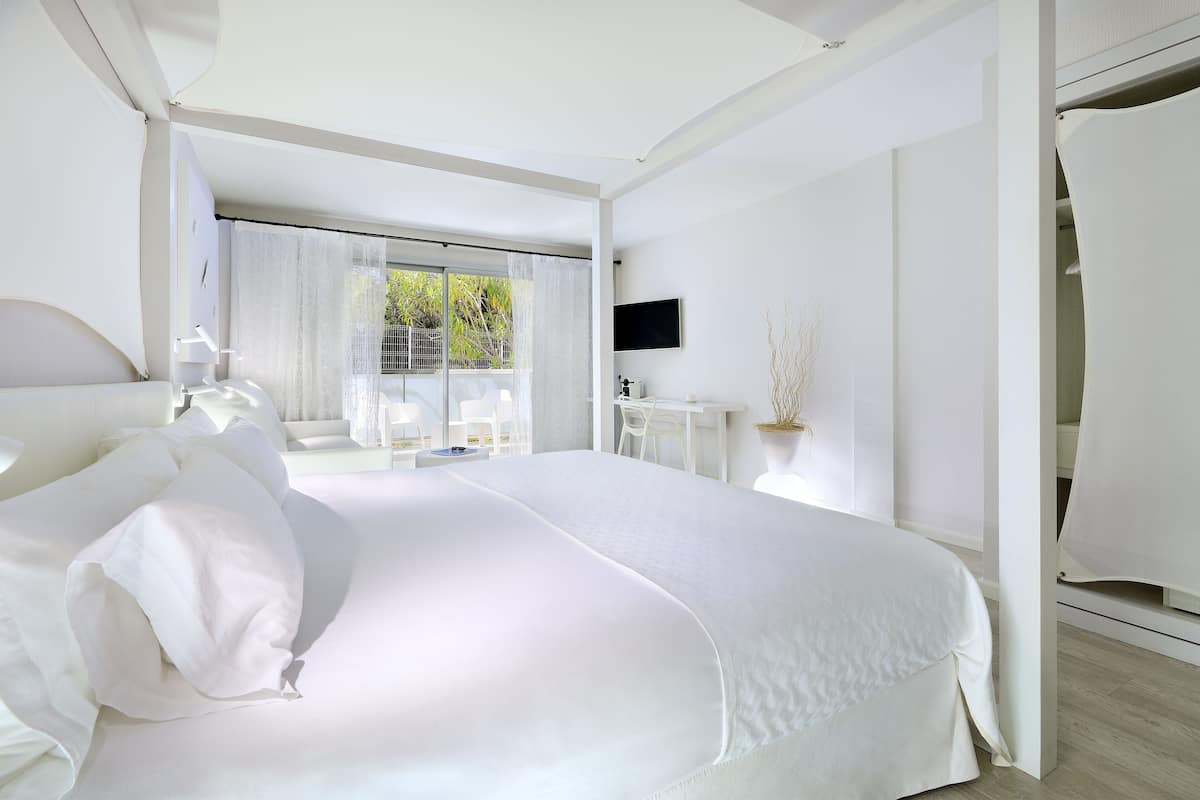 1 bedroom, minibar, in-room safe, blackout curtains