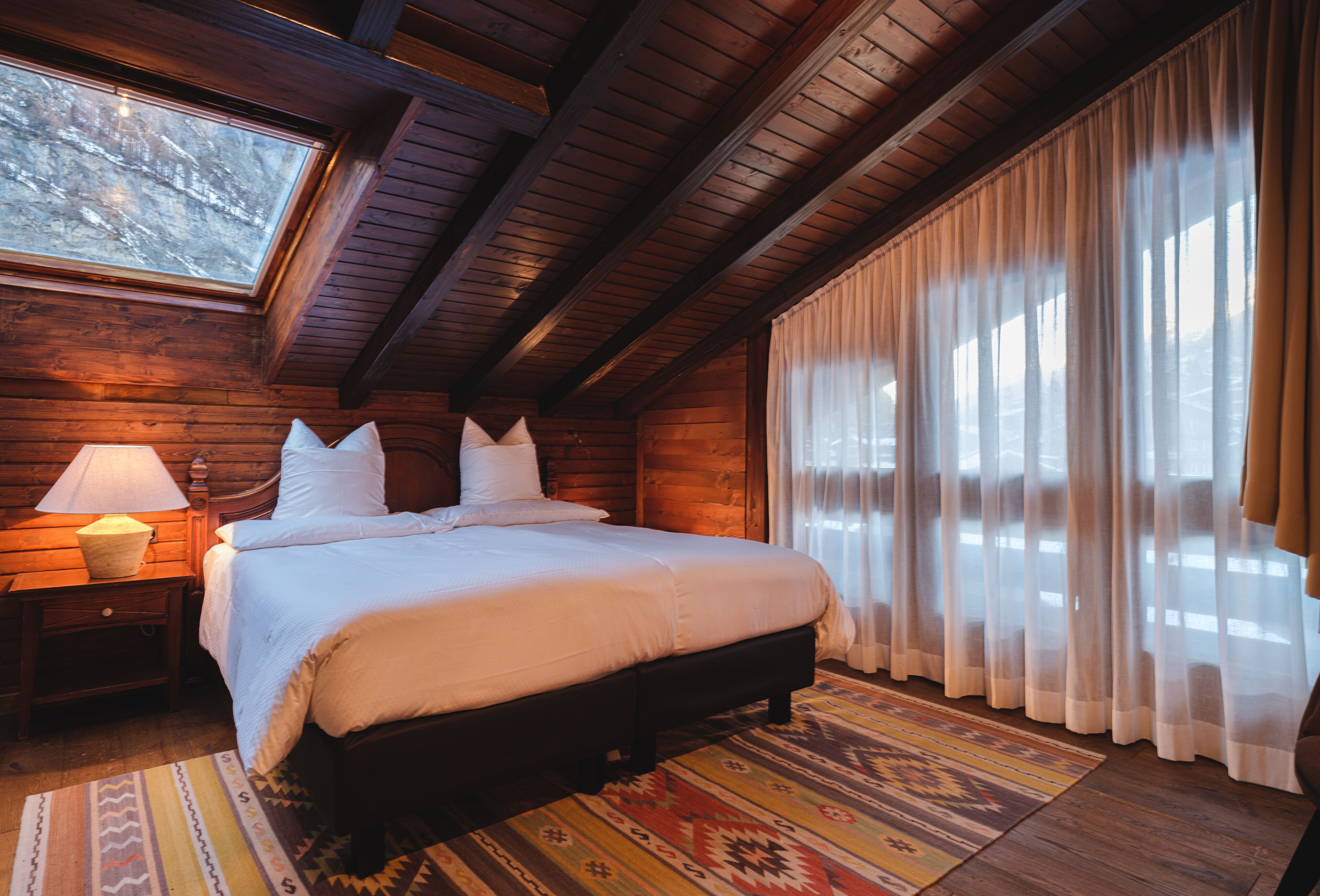 Chambre simple Confort | Literie de qualité, couette en duvet, minibar, coffre-fort