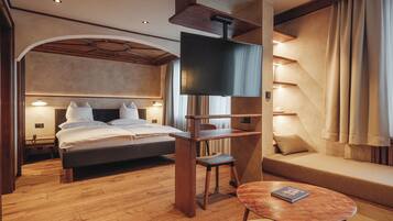 Comfort-Zimmer | Hochwertige Bettwaren, Daunenbettdecken, Minibar, Zimmersafe