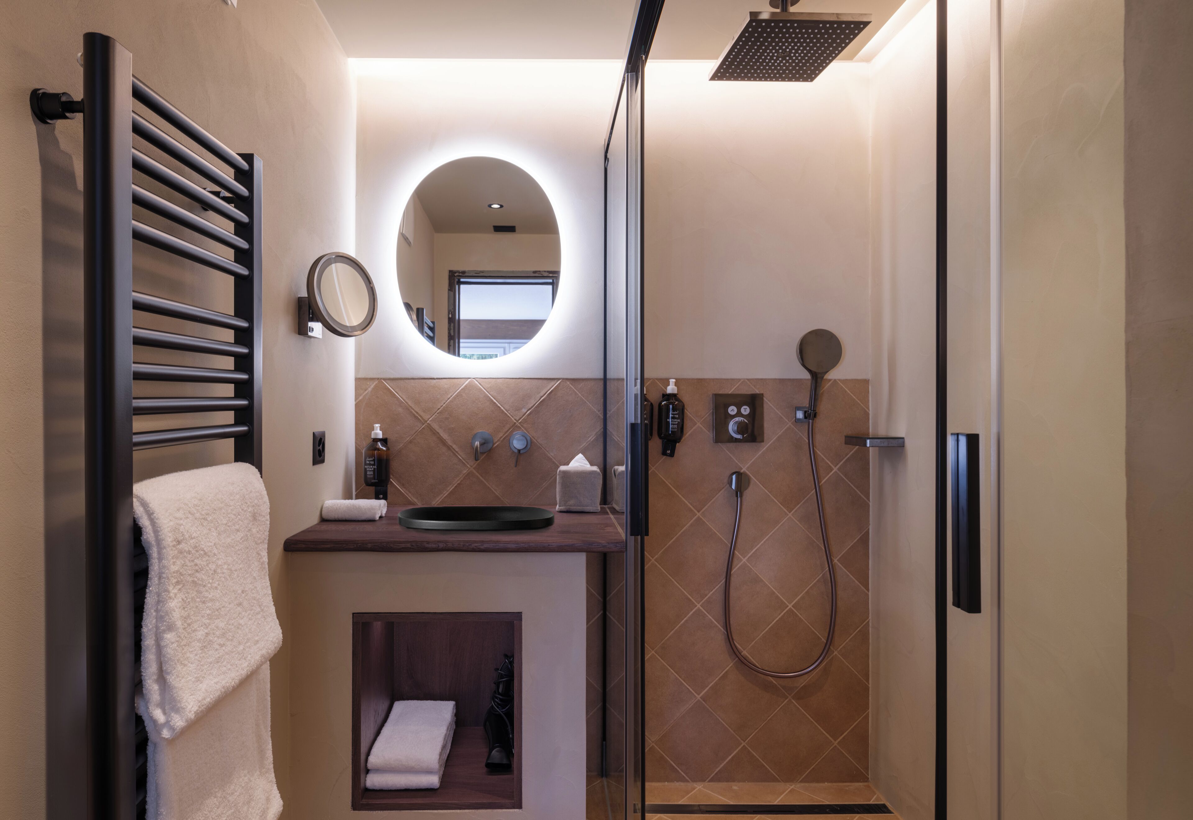 deluxe apartment, 2 bedrooms, balcony | bathroom | designer toiletries, hair dryer, bathrobes, slippers