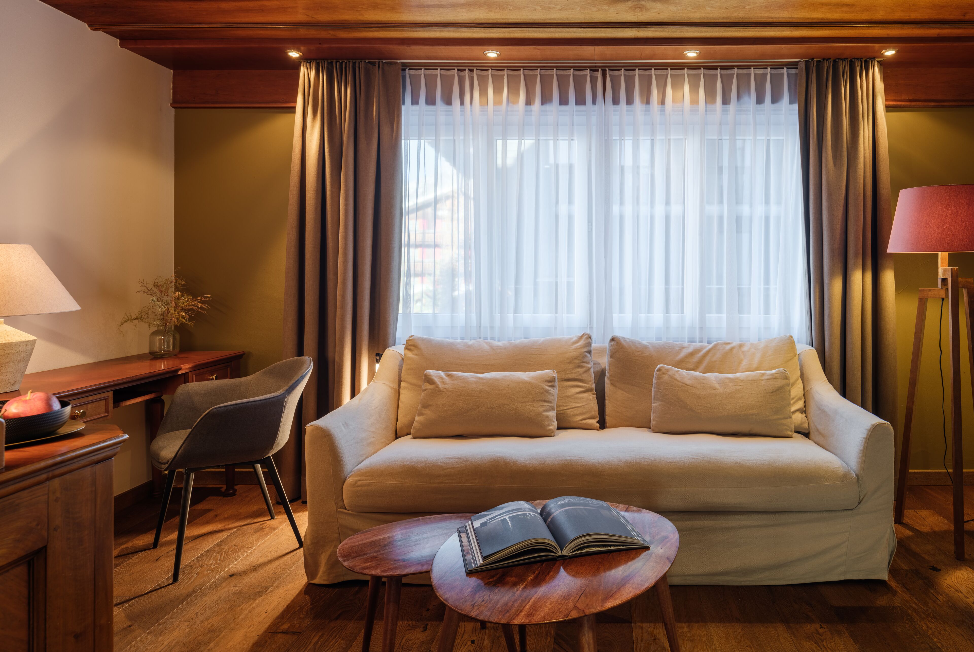 1 bedroom, premium bedding, down duvets, minibar