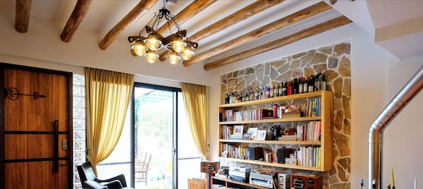 Deluxe Double Room, 2 Bedrooms | Living area | 40-inch LCD TV with digital channels, TV, DVD player - Shire Homestay (Luodong)