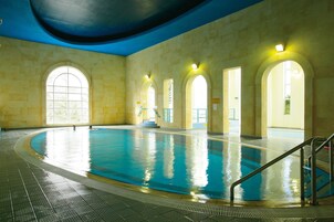 Una piscina techada