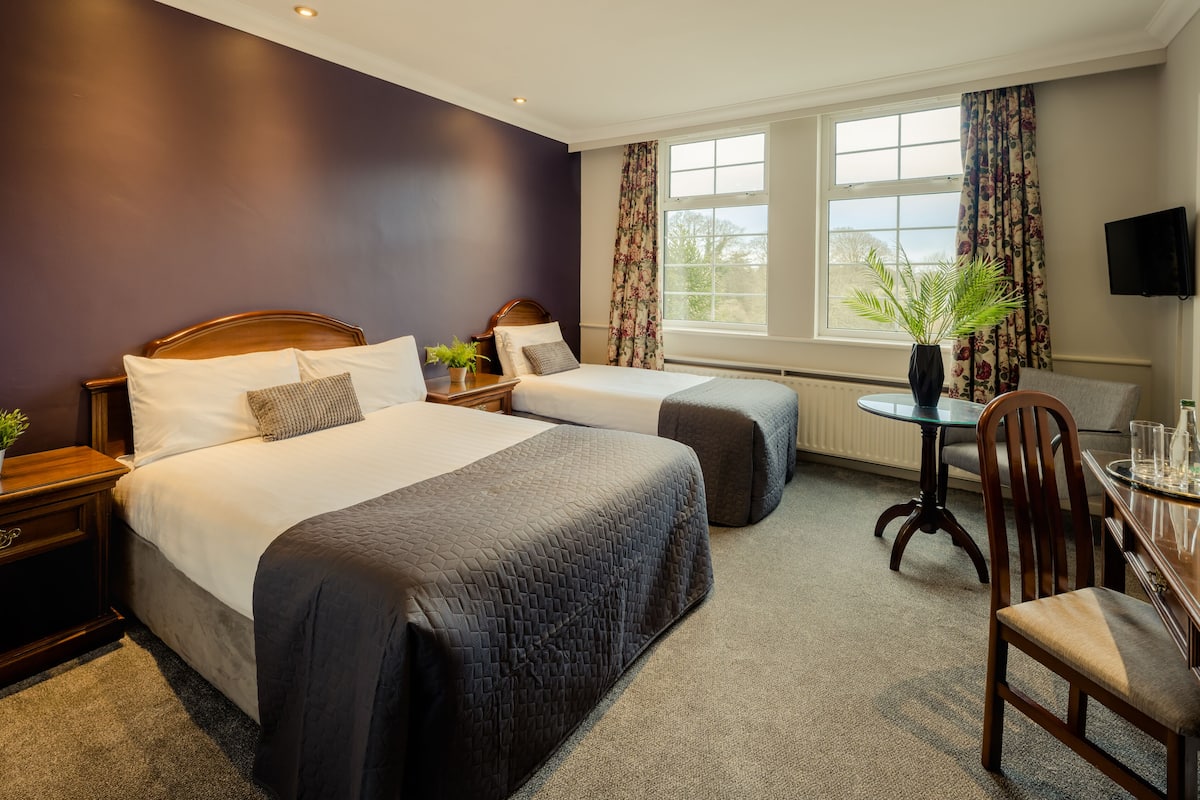 1 bedroom, memory-foam beds, desk, soundproofing