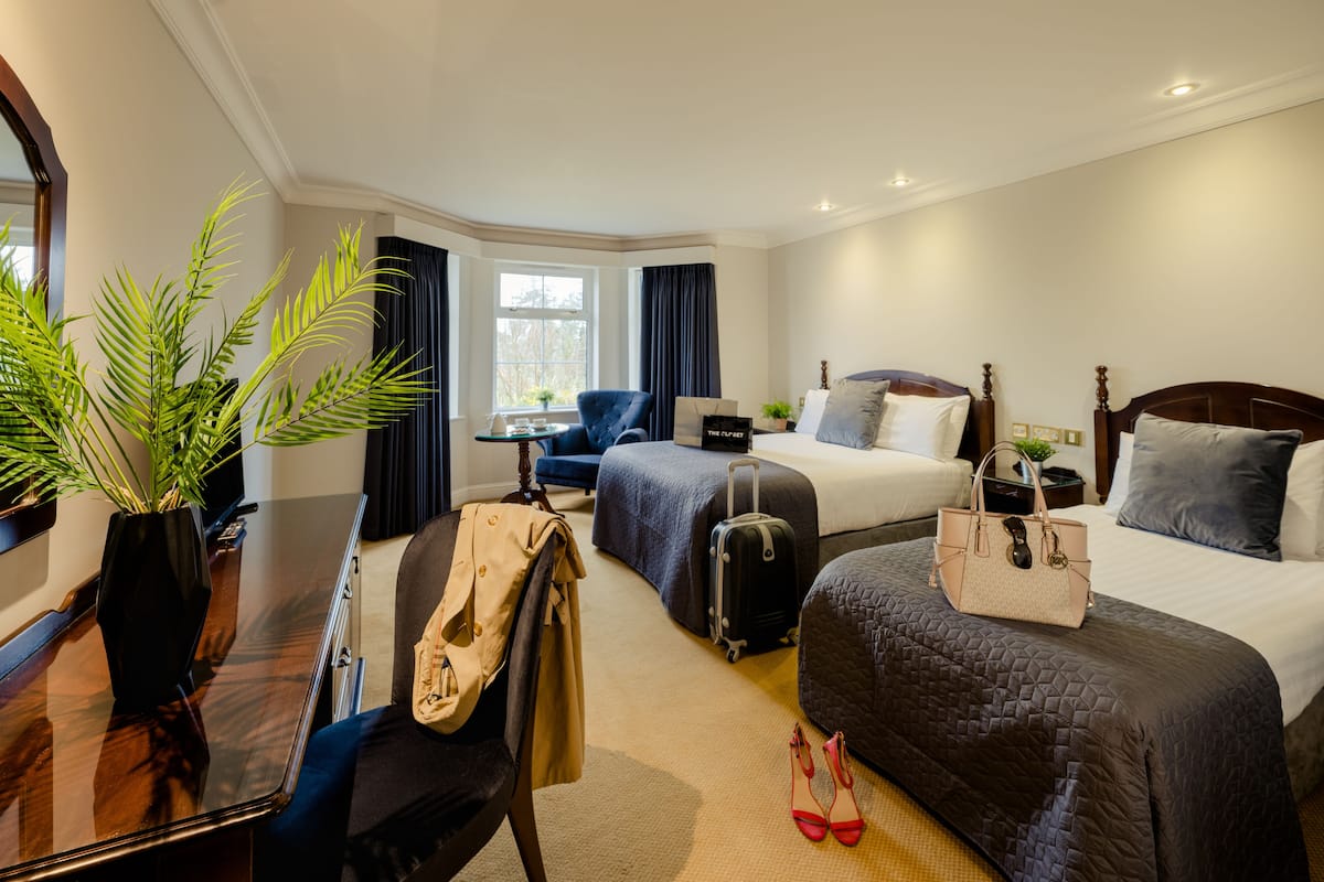 1 bedroom, memory foam beds, desk, soundproofing