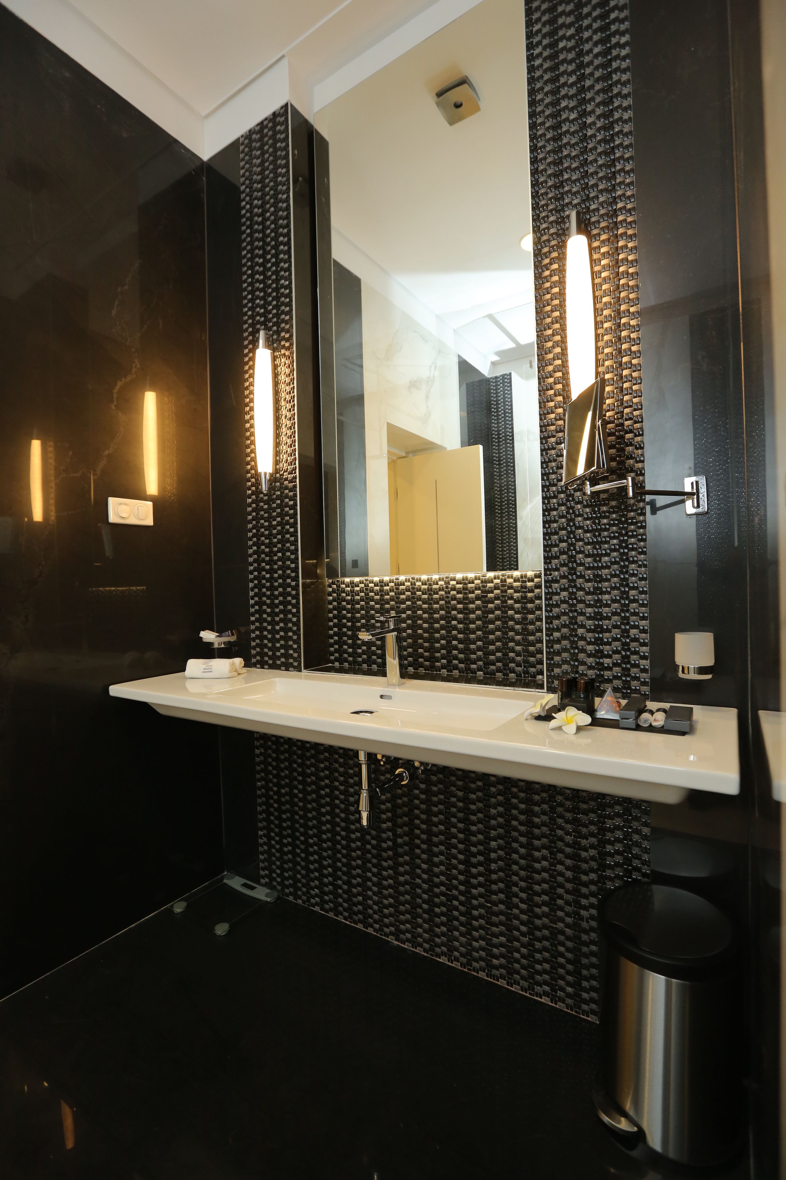 presidential apartment, 3 bedrooms | bathroom | shower, hair dryer, bathrobes, slippers