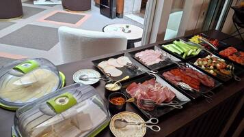 Daily full breakfast (EUR 20 per person)