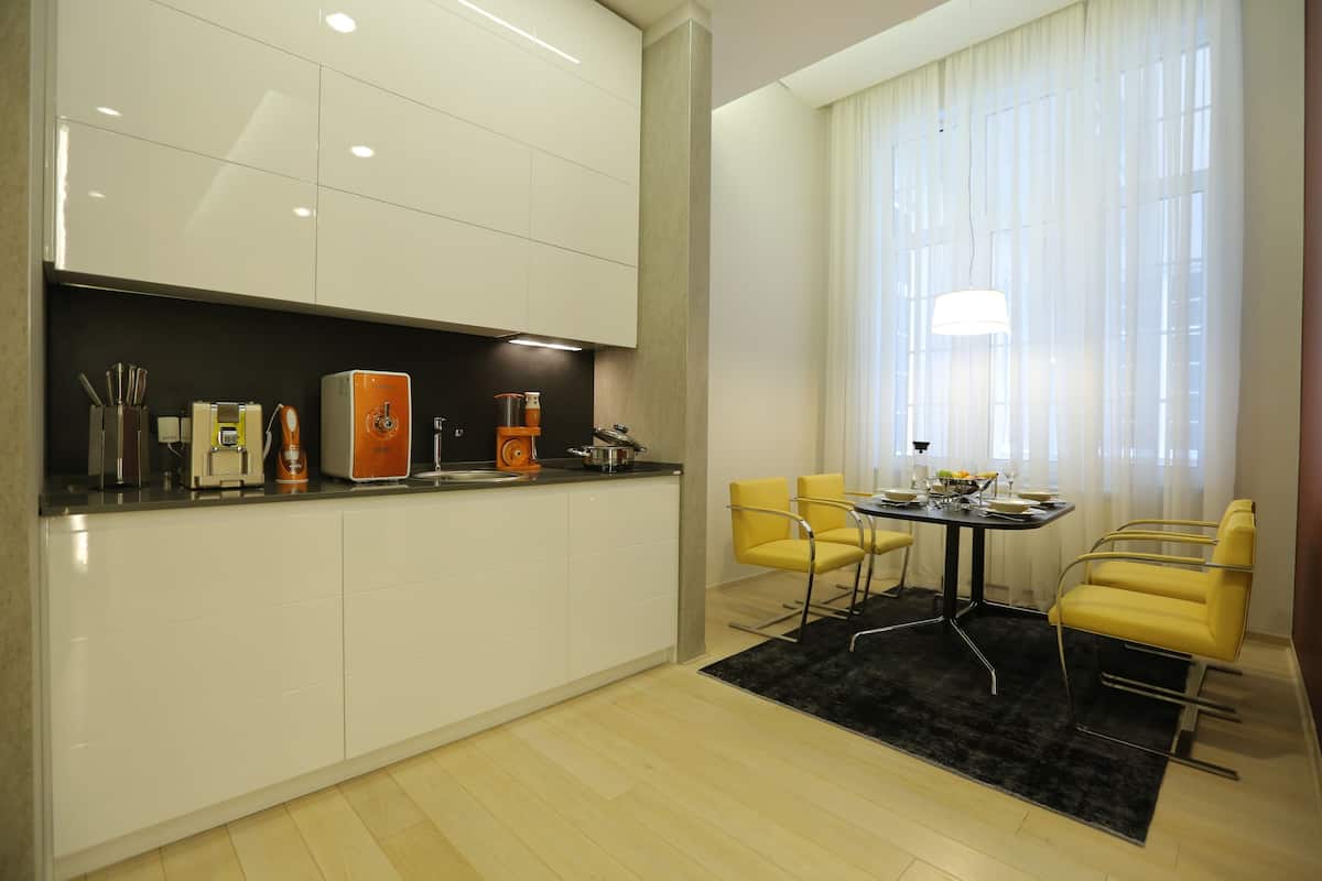 Apartment, 2 Bedrooms | Private kitchenette | Coffee/tea maker, electric kettle
