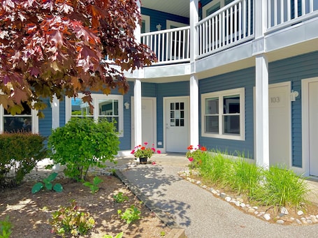 Front of property. Empire Lakeshore Inn