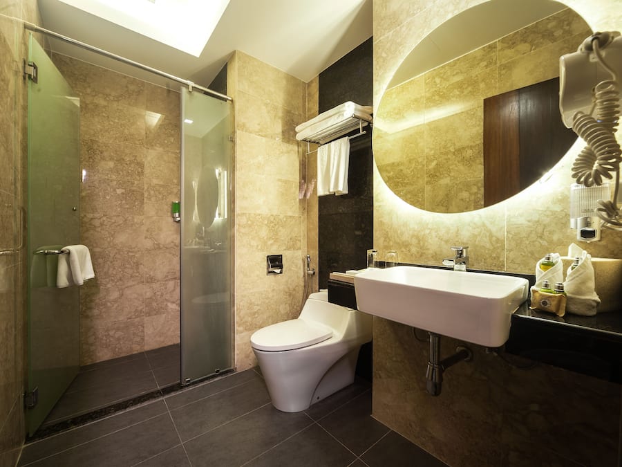 Executive Suite | Bilik Mandi | Pancuran mandi, kelengkapan dandanan diri percuma, pengering rambut