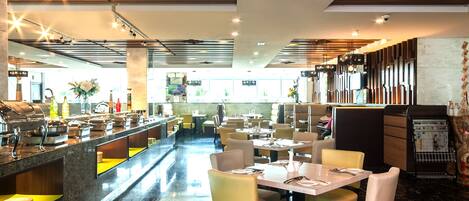 Petit déjeuner et déjeuner servis sur place, spécialités Cuisine fusion