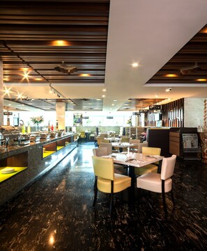 Café da manhã, almoço e jantar