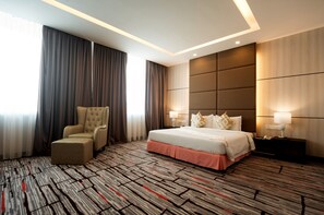 Phòng Executive (Suite) | Minibar, két bảo mật tại phòng, bàn, phòng cách âm