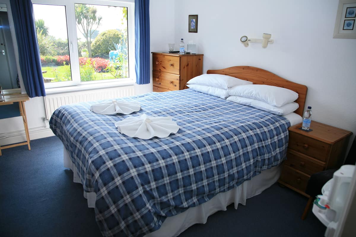 Desk, iron/ironing board, free WiFi, bed sheets