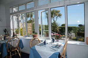 Petit déjeuner complet compris tous les jours