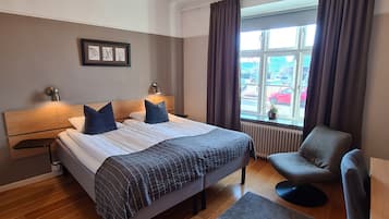 Dobbeltrom | Skrivebord, blendingsgardiner, strykejern/-brett og wi-fi (inkludert)