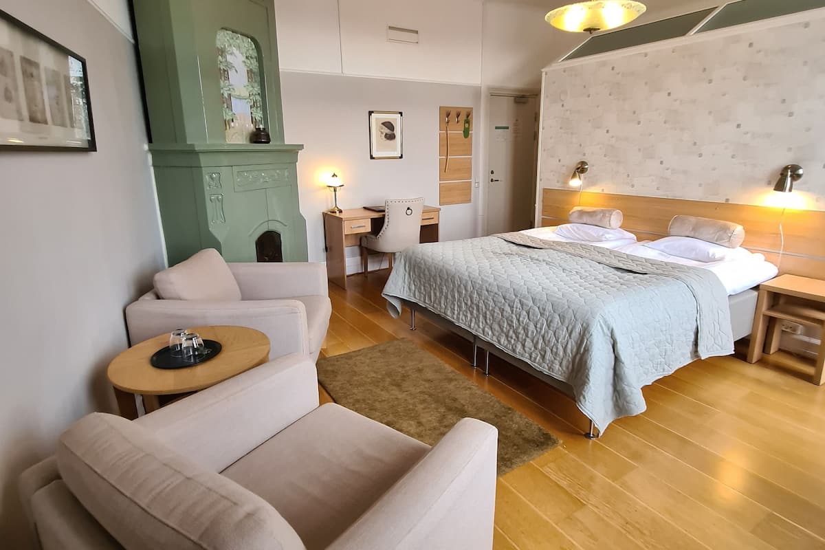 Skrivbord, mörkläggningsgardiner, strykjärn/strykbräda och gratis wi-fi