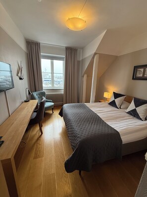 Dobbeltrom | Skrivebord, blendingsgardiner, strykejern/-brett og wi-fi (inkludert)