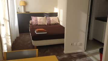 Apartment (2 adults) | In-room safe, soundproofing, cots/infant beds, free WiFi