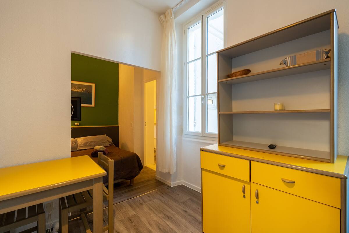 Apartment (3 Adults) | Peti besi dalam bilik, kalis bunyi, katil bayi/kot (surcaj) 