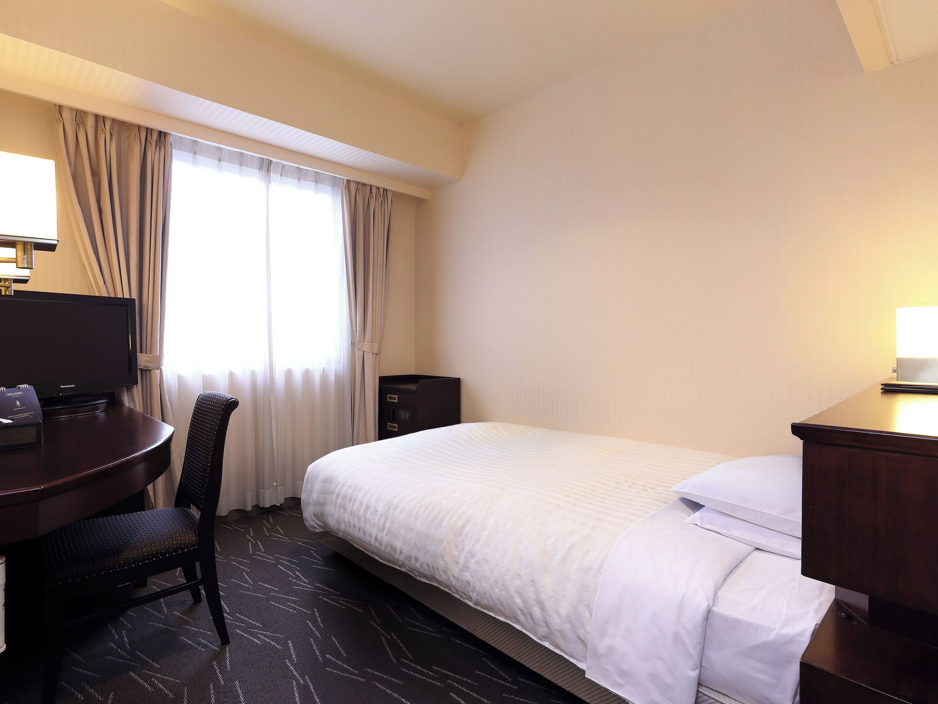 ห้องบิสซิเนสซิงเกิล, ปลอดบุหรี่ | ตู้นิรภัยในห้องพัก, โต๊ะทำงาน, Wi-Fi ฟรี, ผ้าปูที่นอน