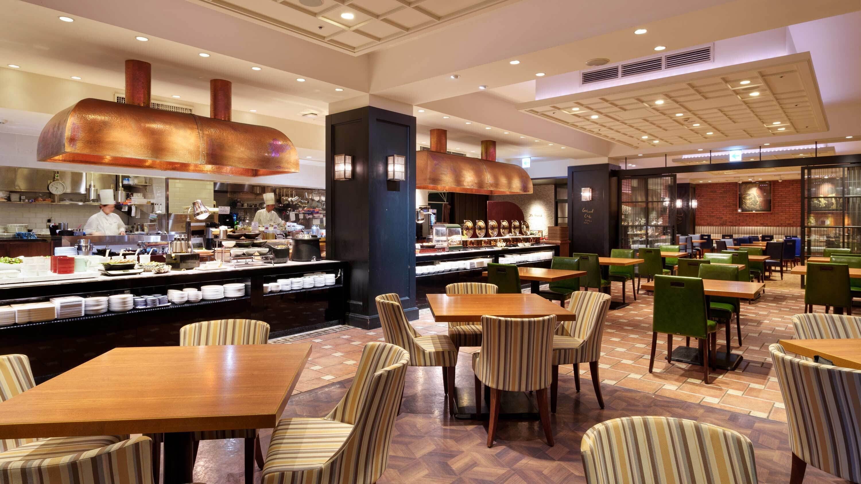 daily buffet breakfast for a fee