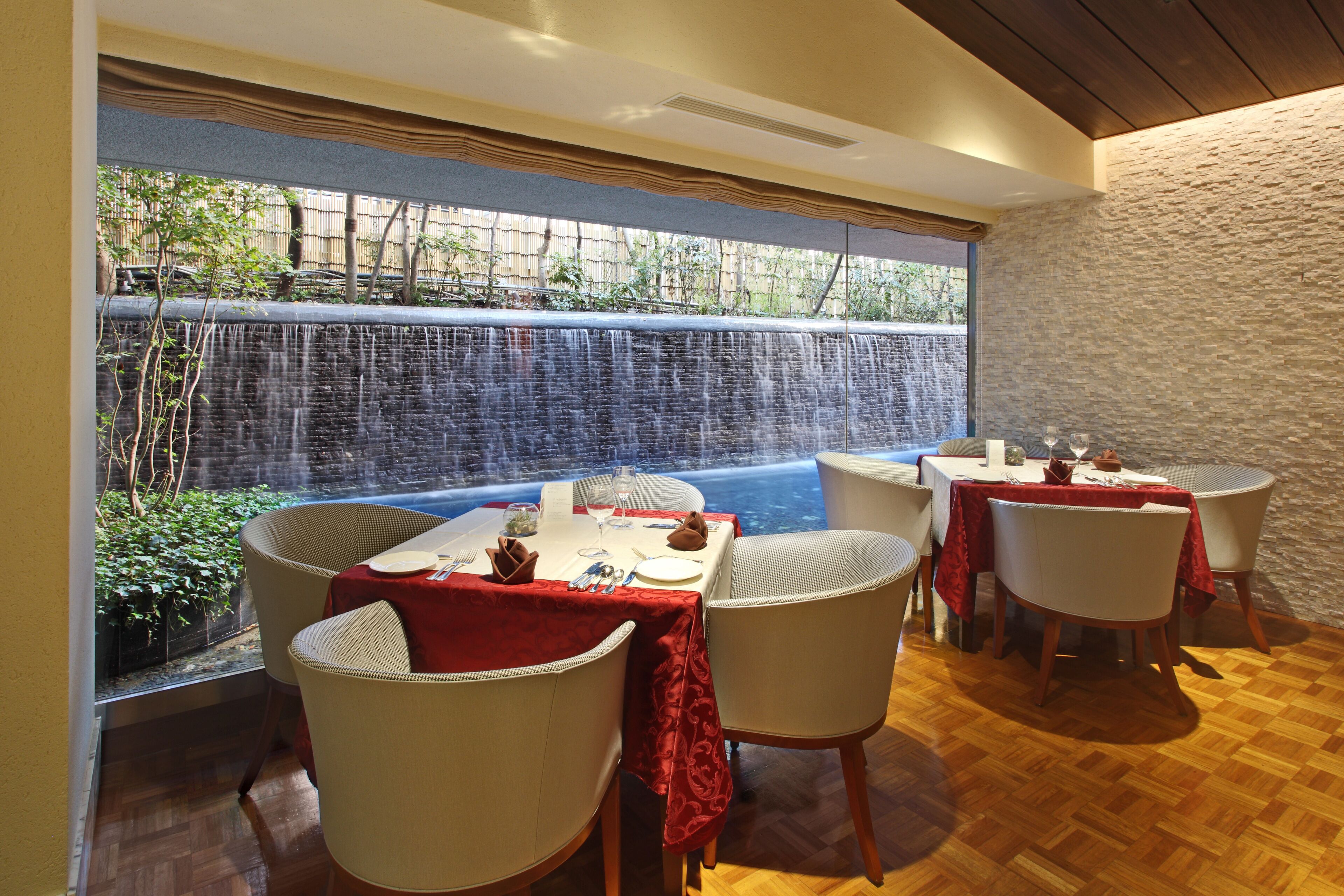 6 restaurants, breakfast, lunch, dinner served; French cuisine 