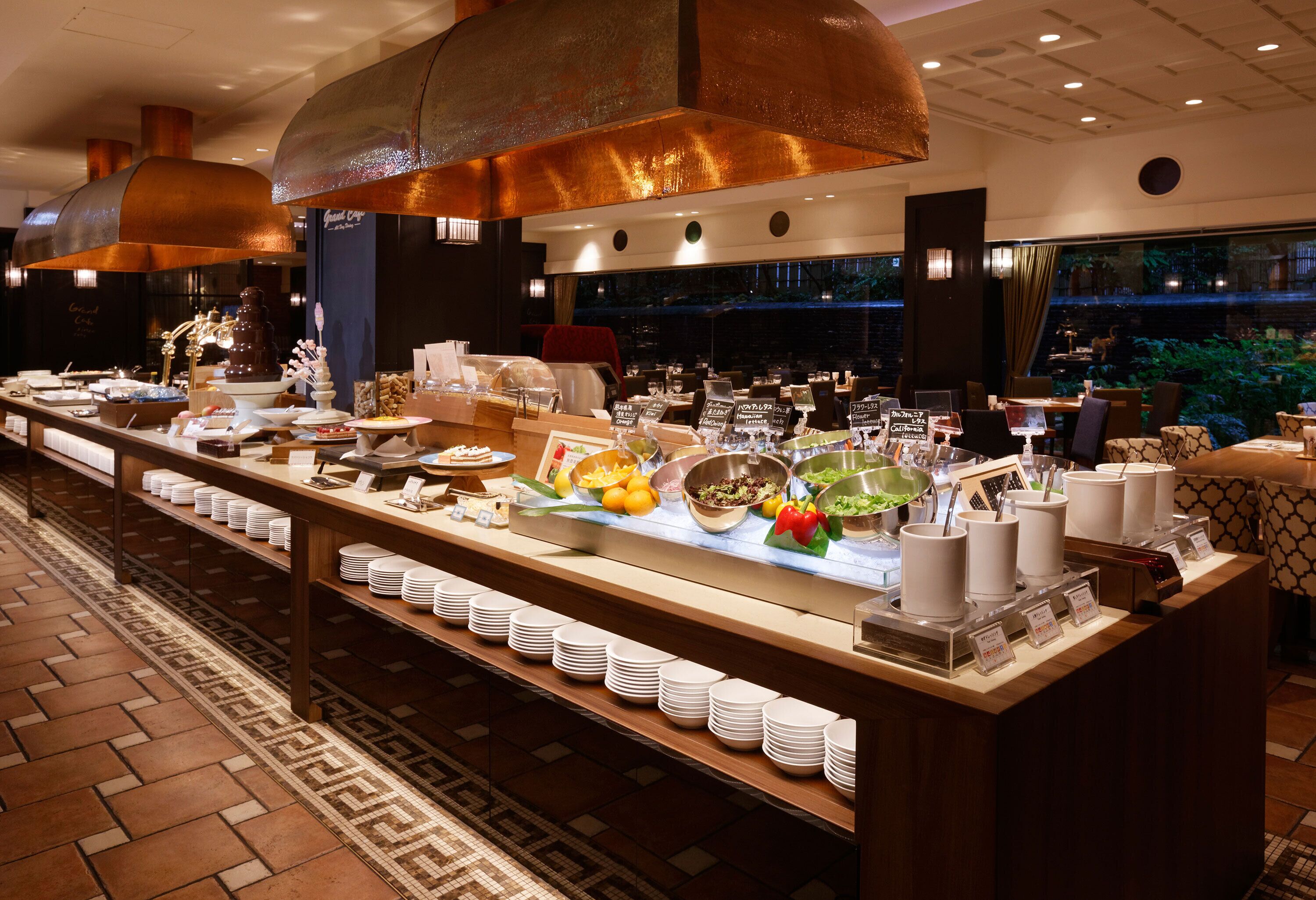 6 restaurants, breakfast, lunch, dinner served; french cuisine