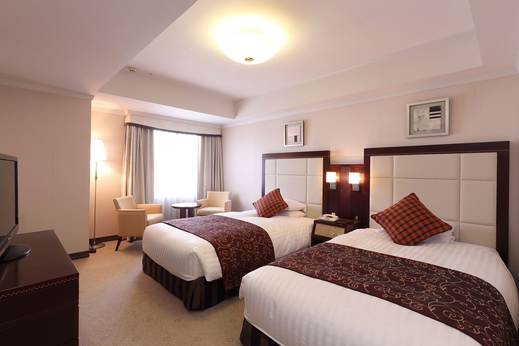 In-room safe, desk, free WiFi, bed sheets