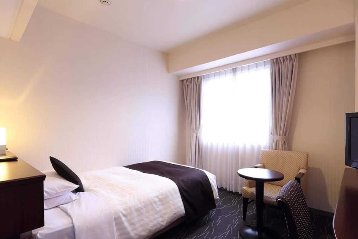 Zimmersafe, Schreibtisch, kostenloses WLAN, Bettwäsche