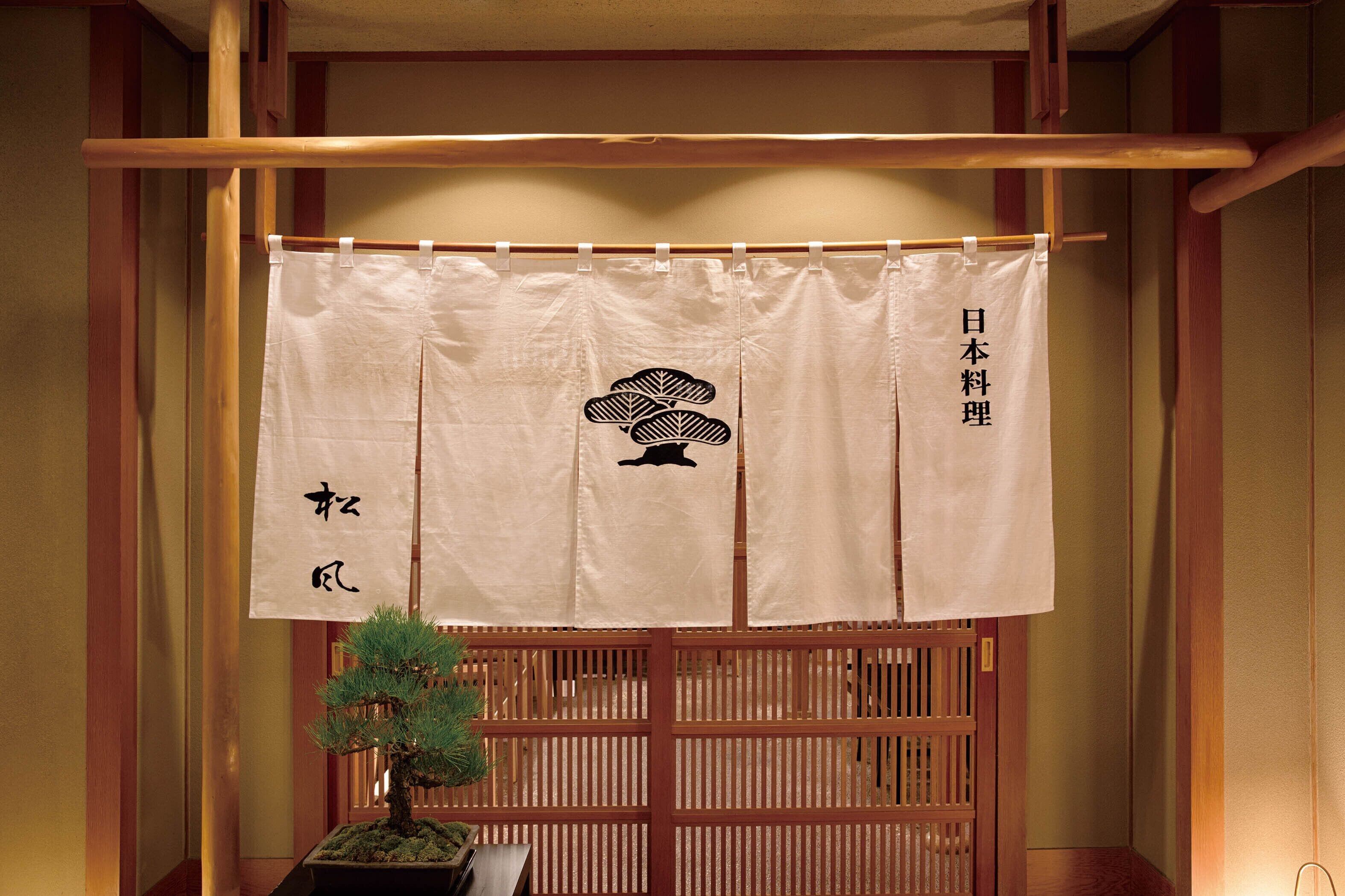 6 restaurants, breakfast, lunch, dinner served; french cuisine